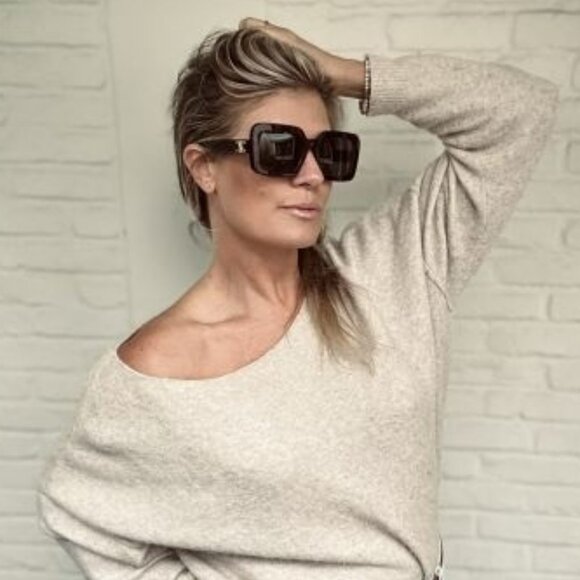 Celine TRIOMPHE Women Sunglasses Black Square CL40304U 01A NEW AUTHENTIC - Picture 10 of 13